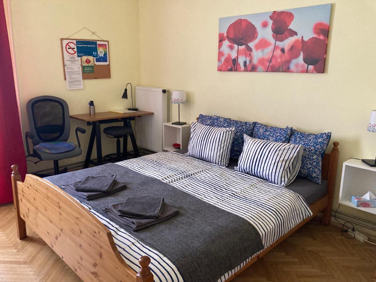 Poppy Flower Apartment Будапеща Екстериор снимка