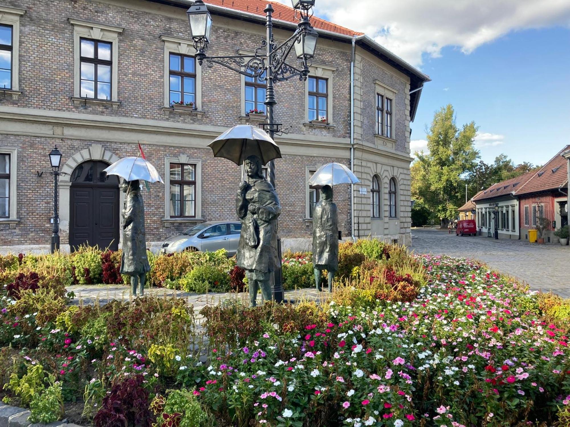 Poppy Flower Apartment Будапеща Екстериор снимка