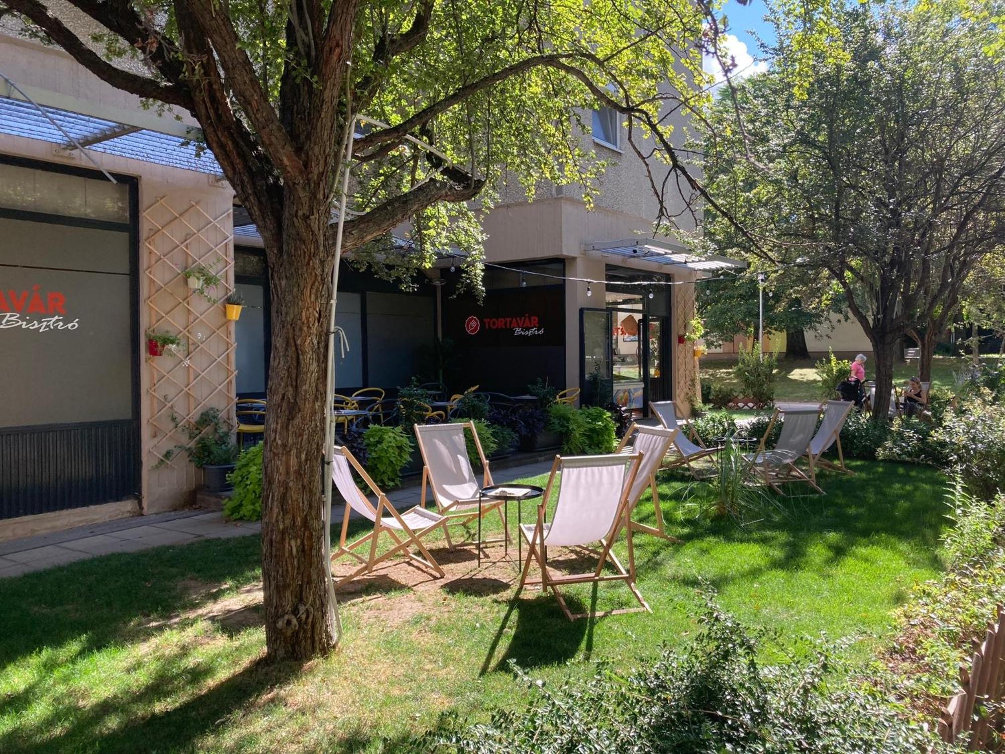 Poppy Flower Apartment Будапеща Екстериор снимка
