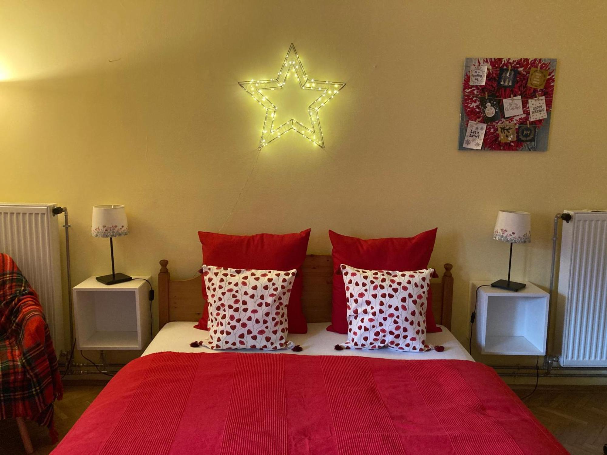 Poppy Flower Apartment Будапеща Екстериор снимка